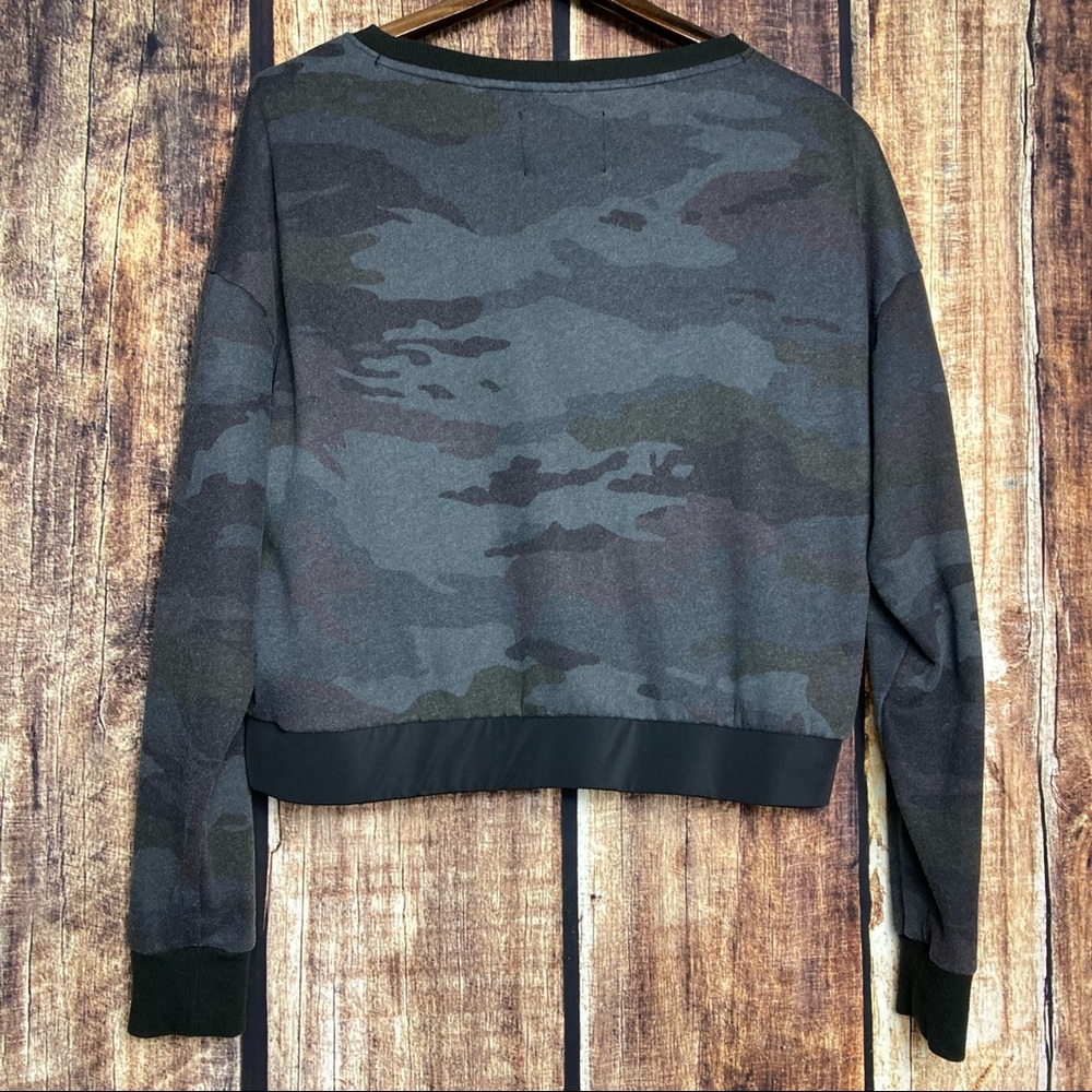Victoria’s Sport long sleeve crop top